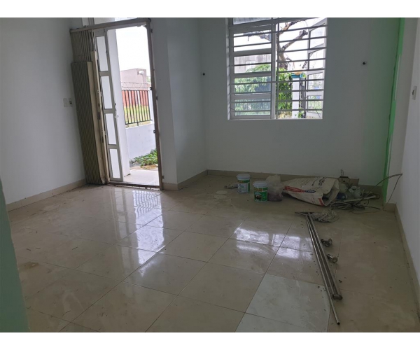 Nhà sổ hồng riêng, dt 4.5x20m, giá 880tr, gần UB xã Mỹ Hạnh Nam LH 0938 765 845