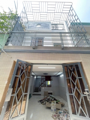 Bán nhà Q12 shr tl50 vào một sẹc 20m. Lh 0903777639 